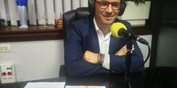 Luis Alberto Díaz Dorta en los estudios de El Espejo Canario