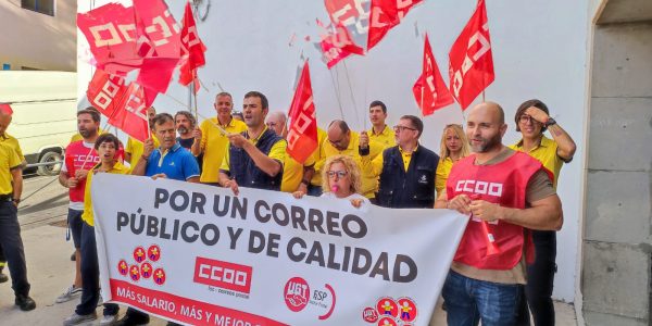 Concentración de trabajadores de Correos en Taco-Barranco Grande | Foto: CCOO
