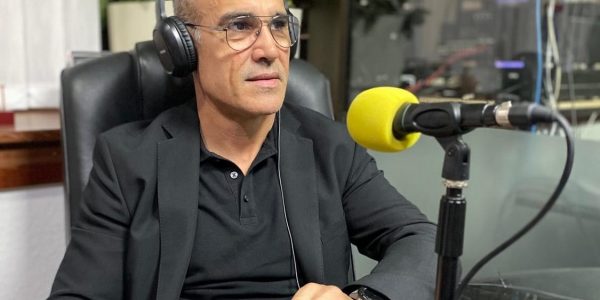 José Ramón Barrera en los estudios de El Espejo Canario