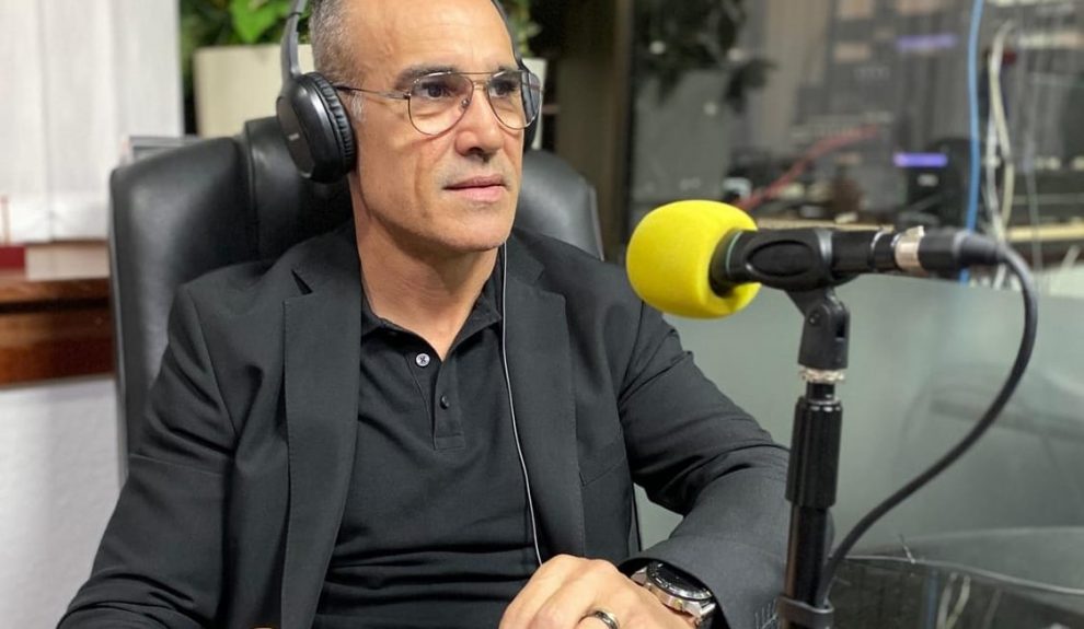 José Ramón Barrera en los estudios de El Espejo Canario