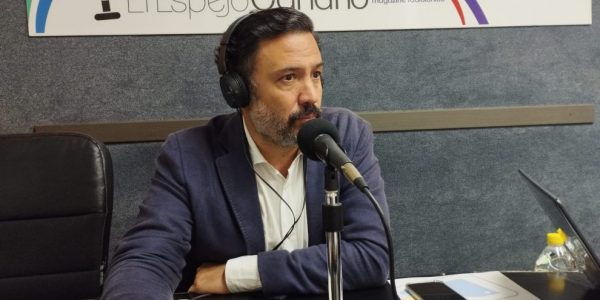 Guillermo Mariscal en los estudios de El Espejo Canario