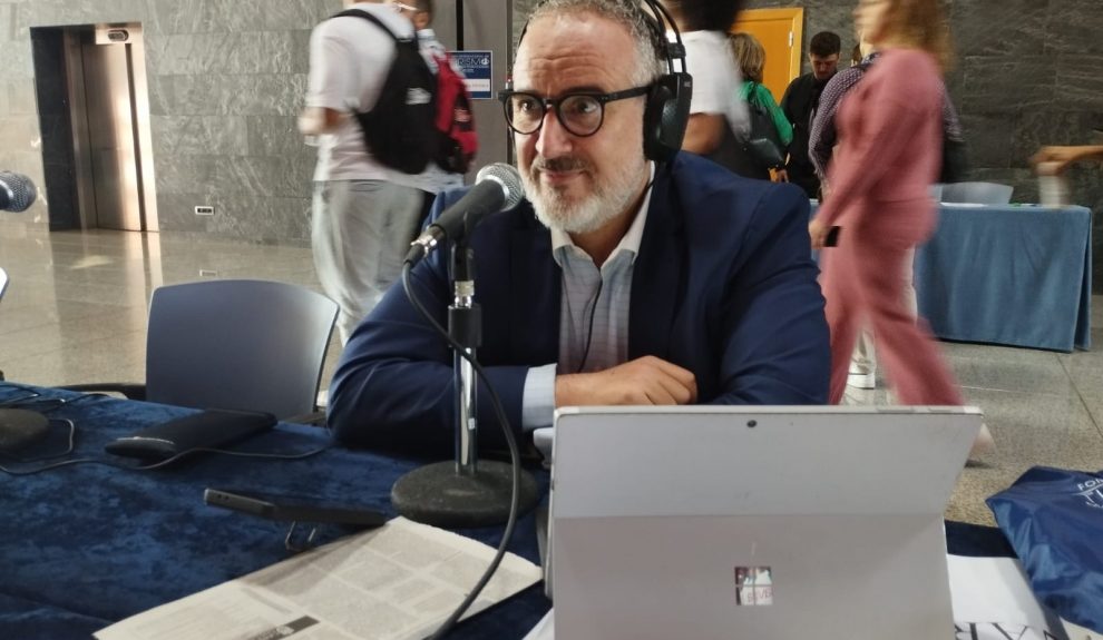 Sebastián Sansó en los estudios de El Espejo Canario en el XI Foro Internacional de Turismo Maspalomas Costa Canaria