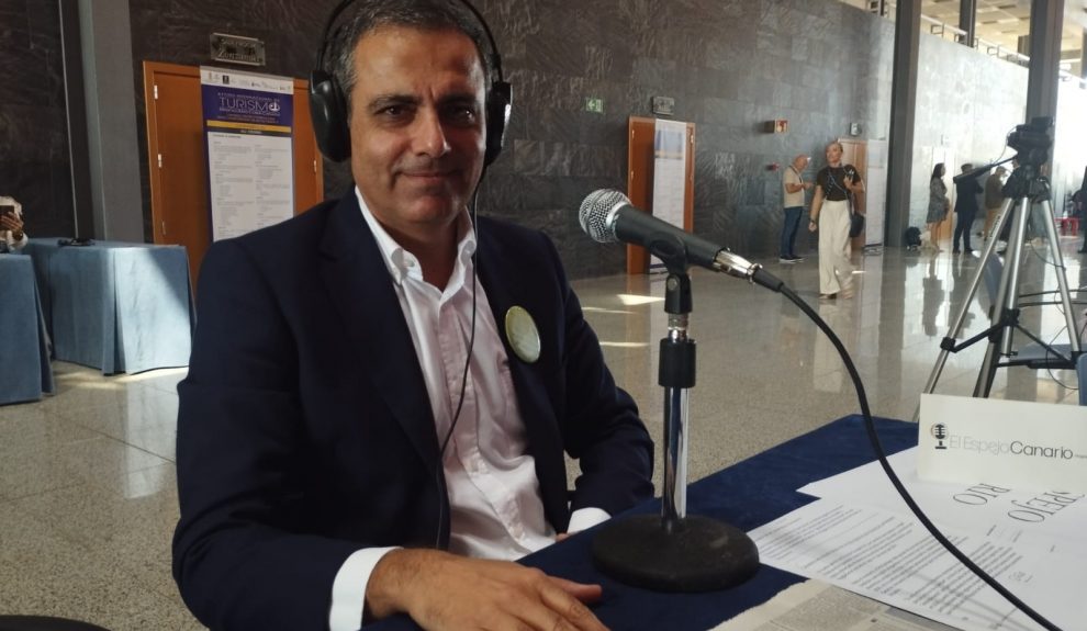 Jacques Bulchand Gidumal en los estudios de El Espejo Canario en el XI Foro Internacional de Turismo Maspalomas Costa Canaria