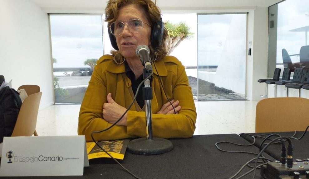 María José Alcántara en el estudio de El Espejo Canario en los Centros de Arte, Cultura y Turismo de Lanzarote