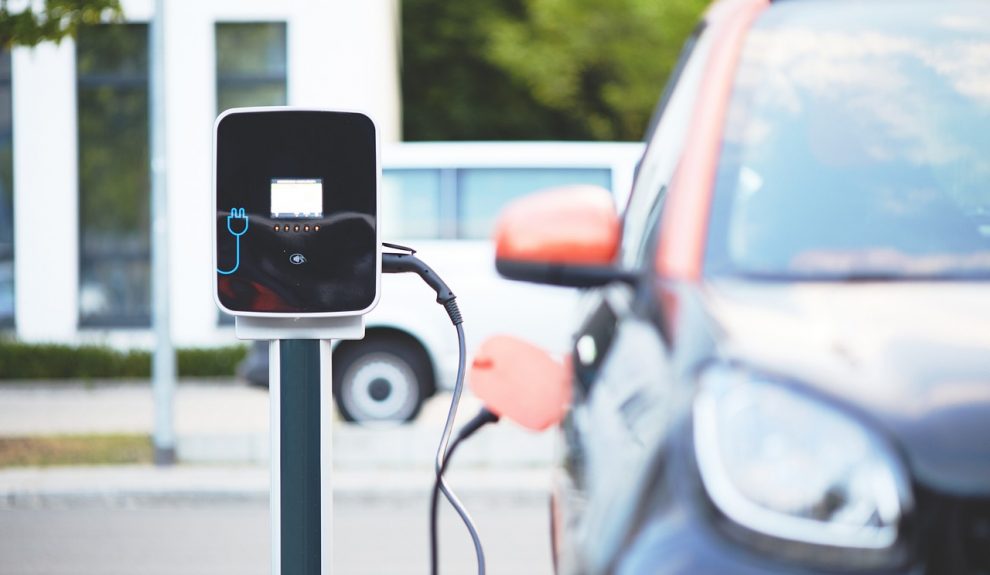 Recarga de un coche eléctrico