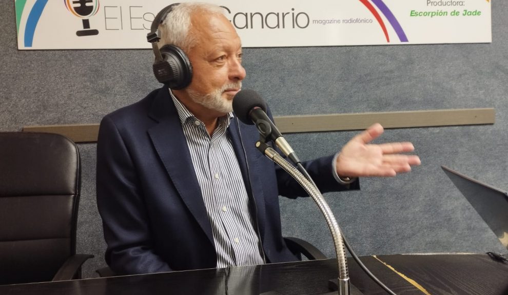 Javier Puga en los estudios de El Espejo Canario