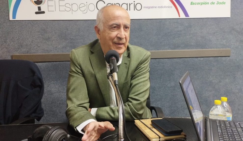 Francisco Hernández Spínola en los estudios de El Espejo Canario