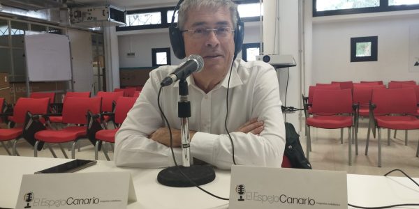 Marco Aurelio Pérez en los estudios de El Espejo Canario en el Centro Cultural Maspalomas