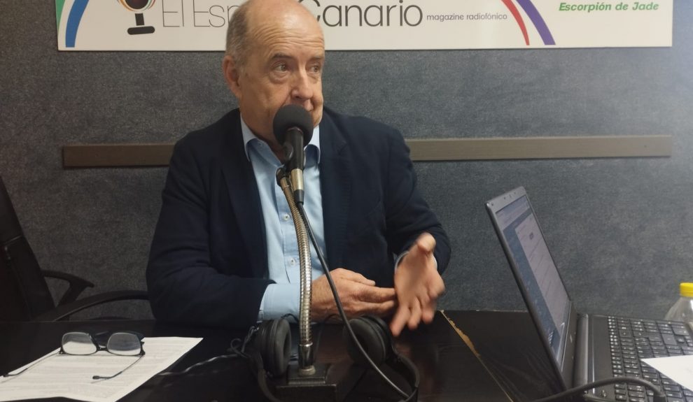 Pedro Ortega en los estudios de El Espejo Canario