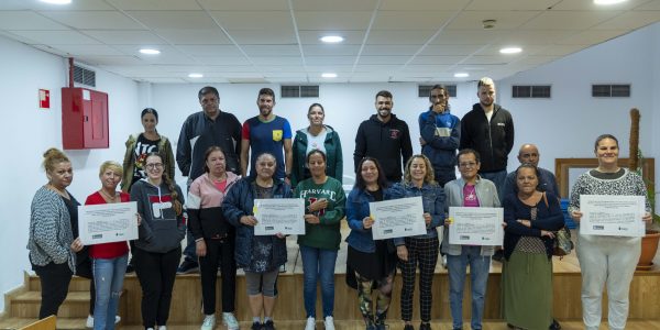 La concejal Tania Lonso con los beneficiarios del Plan de Empleo | Foto: Ayuntamiento de Mogán