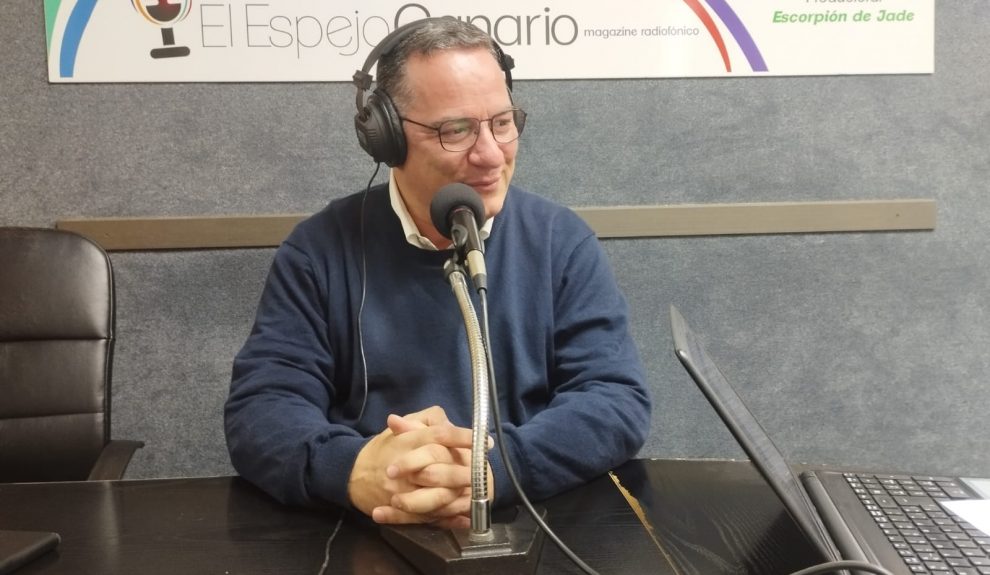 Poli Suárez en los estudios de El Espejo Canario