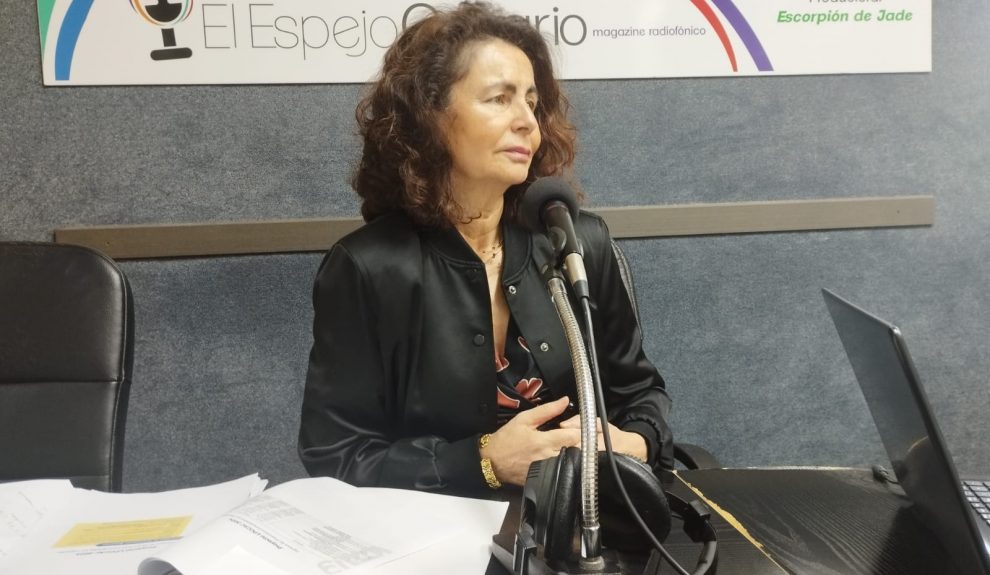 Matilde Asián en los estudios de El Espejo Canario