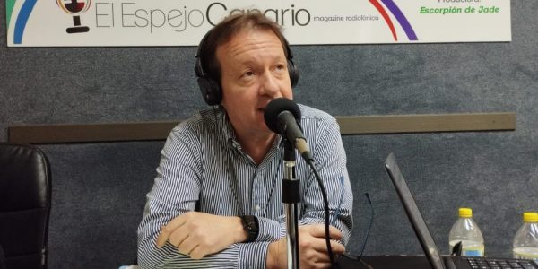 Miguel Ángel Ponce en los estudios de El Espejo Canario