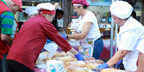 Elaboración del roscón gigante de reyes | Foto: Ayuntamiento de La Orotava