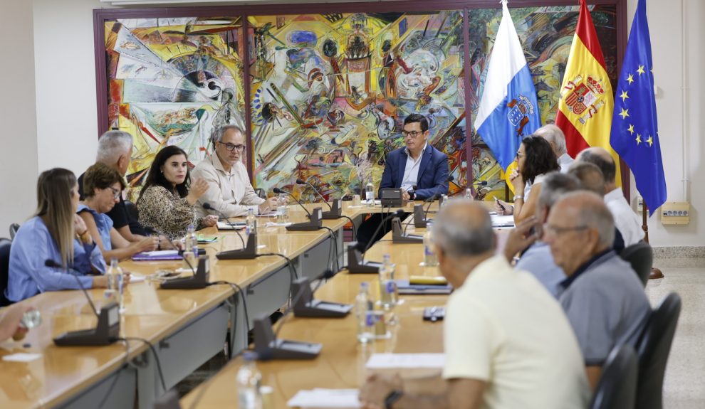 Reunión de la comisión mixta de afectados por la Ley de Costa | Foto: OPTV