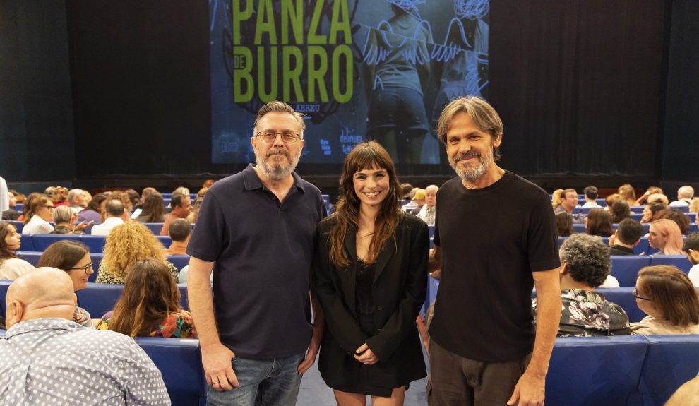 Gonzalo Ubani, director del teatro Cuyás, junto a Andrea Abreu y Severiano García | Foto: Iván González