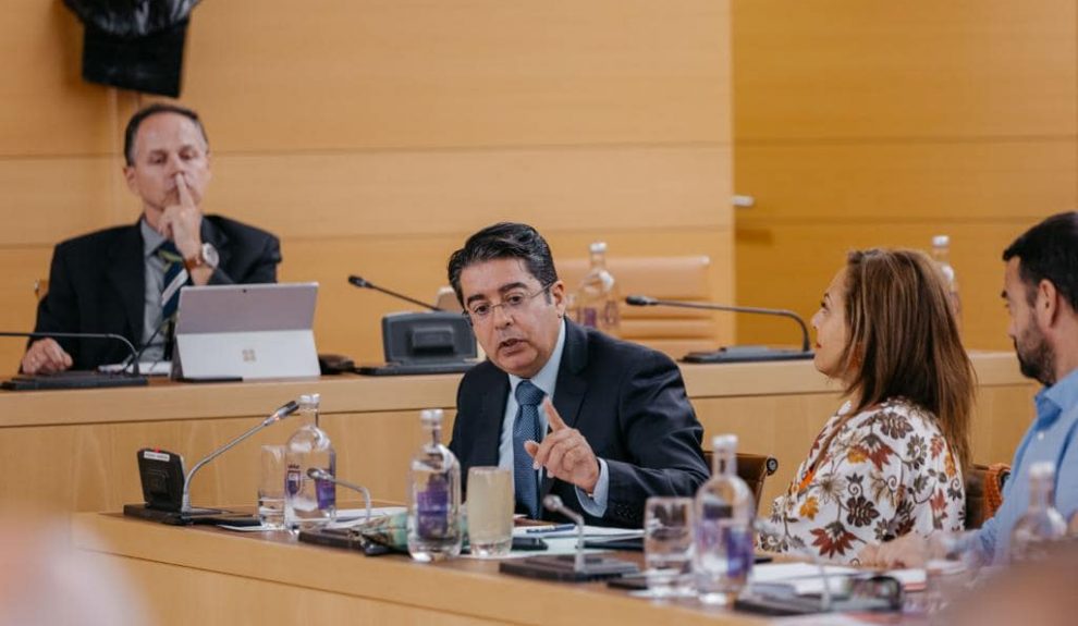 Pedro Martín en un pleno del Cabildo de Tenerife | Foto: PSOE