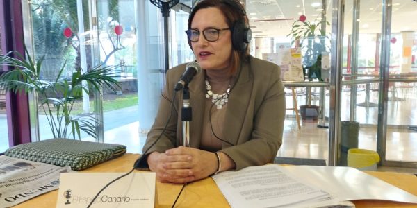 Candelaria Delgado en los estudios del Espejo Canario en el Centro de Día para Mayores Isidro Rodríguez Castro