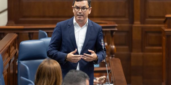 Pablo Rodríguez en una sesión parlamentaria | Foto: Gobierno de Canarias