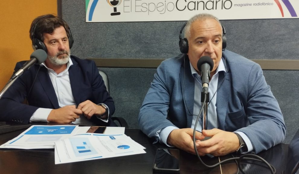 Sebastián Sansó y Carlos Rus en los estudios de El Espejo Canario