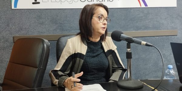 Nieves Martín en los estudios de El Espejo Canario