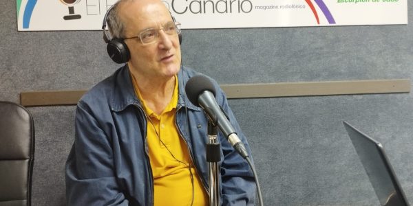 Rodolfo Espino en los estudios de El Espejo Canario