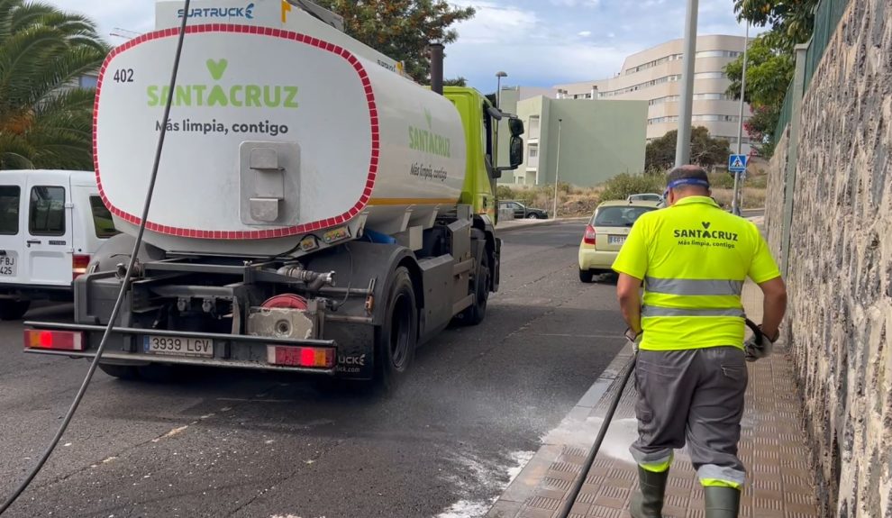 Operarios de limpieza de Santa Cruz de Tenerife | Foto: Ayuntamiento de SCT