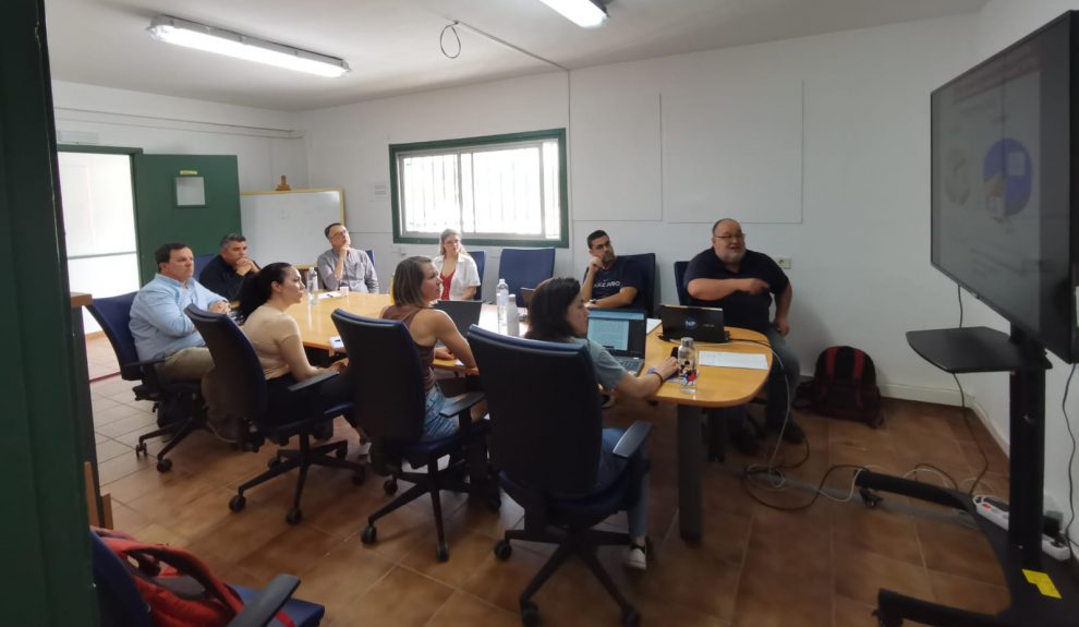 Representantes de la Asociación de Fabricantes de Aloe Vera de Canarias reunidos con el equipo del Área de Medioambiente del Iter | Foto: Iter