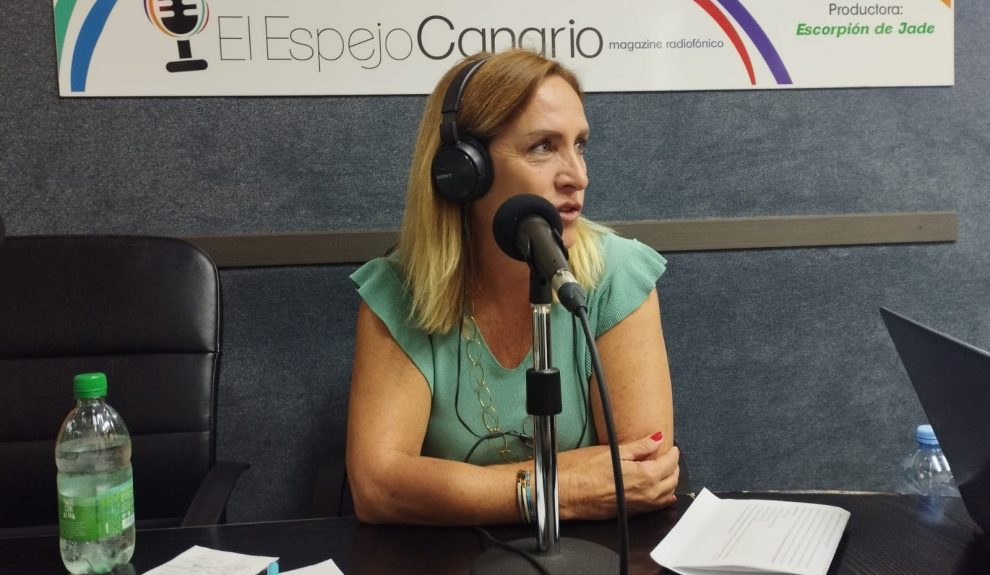 Mónica Ramírez en los estudios de El Espejo Canario