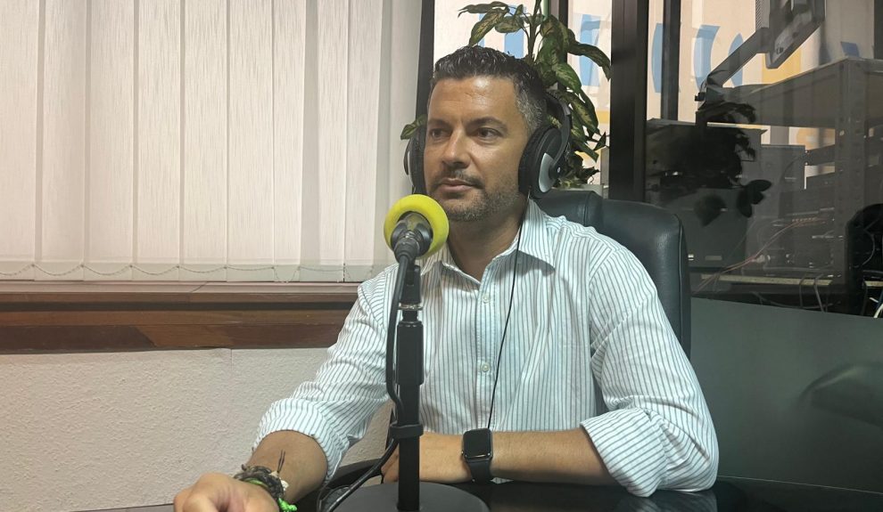 Iván González en los estudios de El Espejo Canario