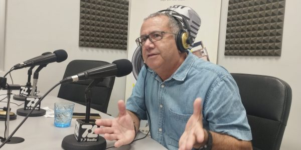 Juan Luis Calero en los estudios de El Espejo Canario