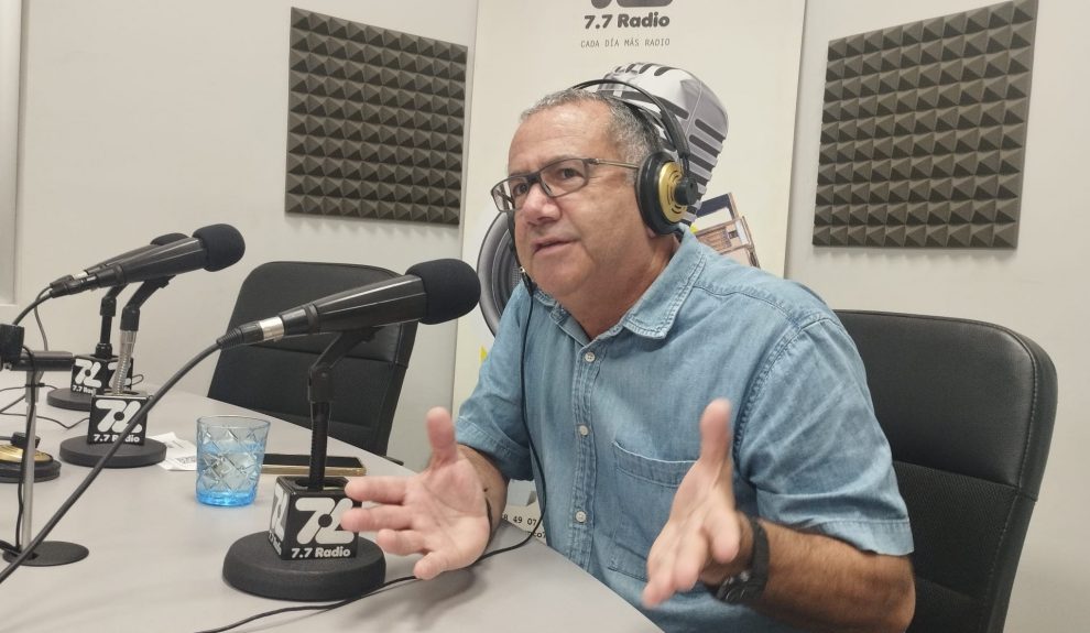 Juan Luis Calero en los estudios de El Espejo Canario