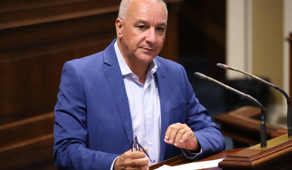 Luis Campos en el Parlamento de Canarias | Foto: Nueva Canarias