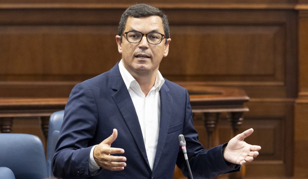 Pablo Rodríguez en una sesión del Parlamento canario | Foto: Gobierno de Canarias