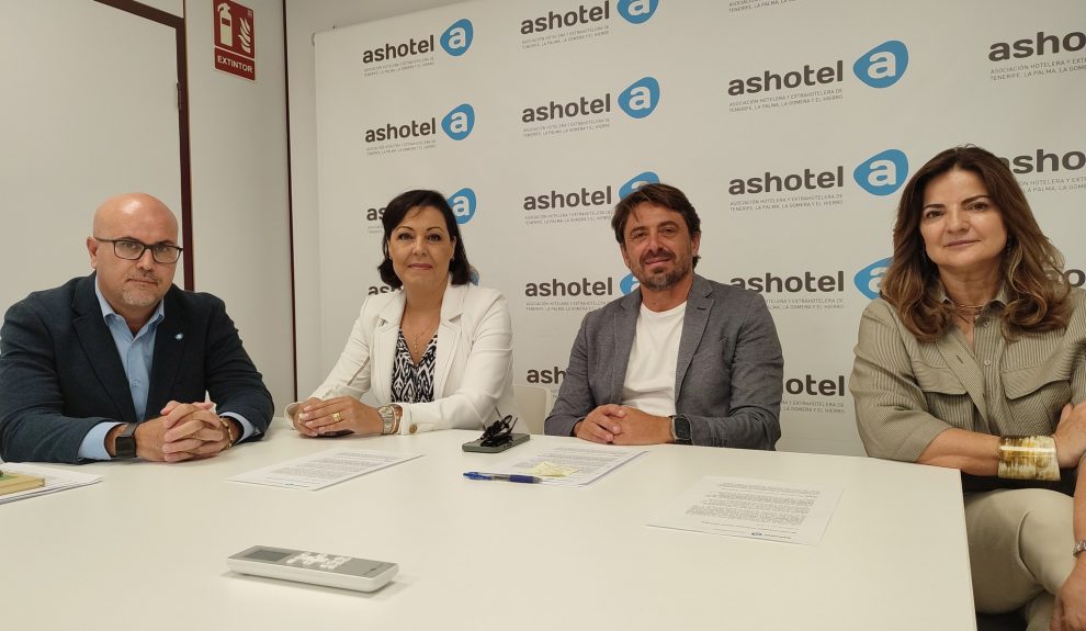 Directiva de la asociación hotelera y extrahotelera de Santa Cruz de Tenerife | Foto: Ashotel