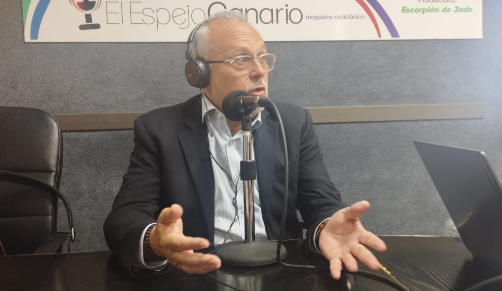 José Cristóbal García en los estudios de El Espejo Canario