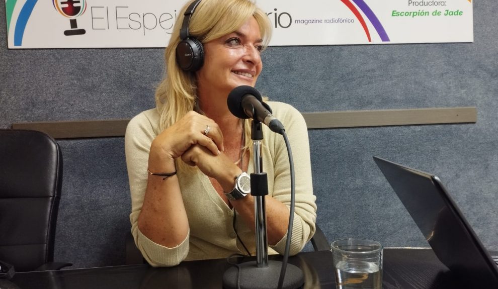 Esther Monzón en los estudios de El Espejo Canario