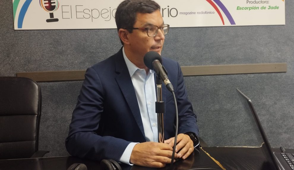 Pablo Rodríguez en los estudios de El Espejo Canario