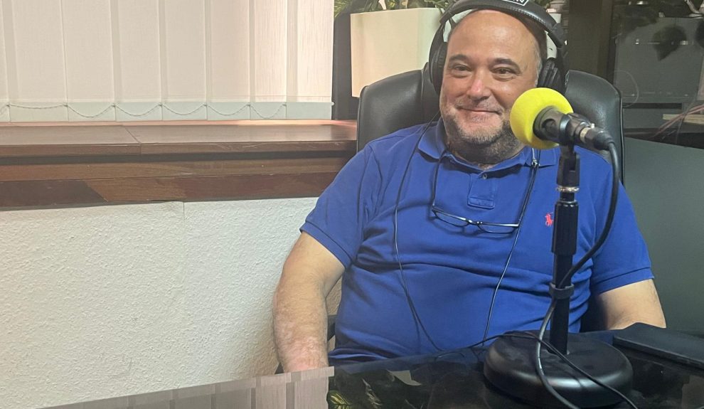 Jorge Martín Escuder en los estudios de El Espejo Canario