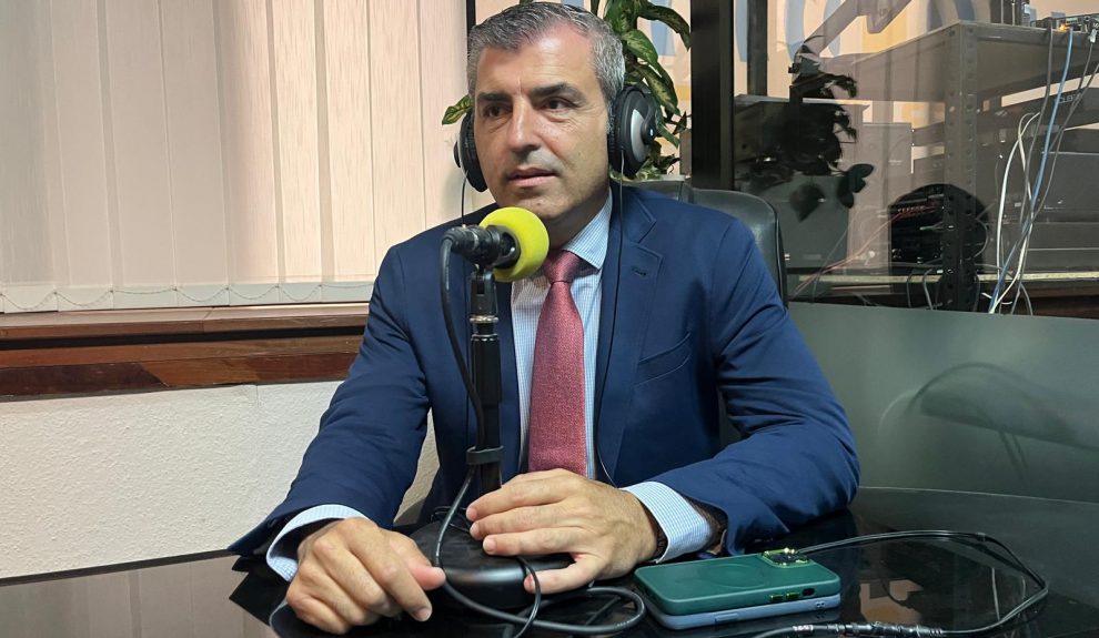 Manuel Domínguez en los estudios de El Espejo Canario