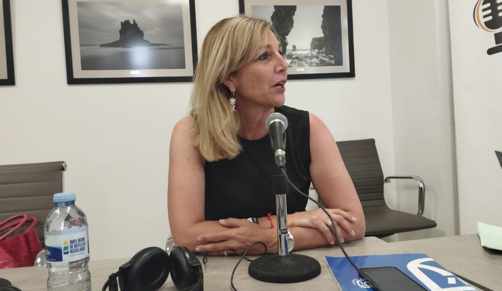 Yolanda Moliné en el set de El Espejo Canario en el Cabildo de Tenerife