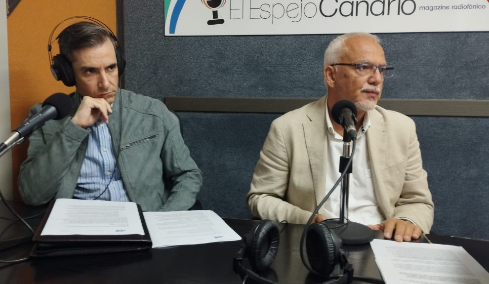 Jesús Rey y Antonio Piñeiro en los estudios de El Espejo Canario