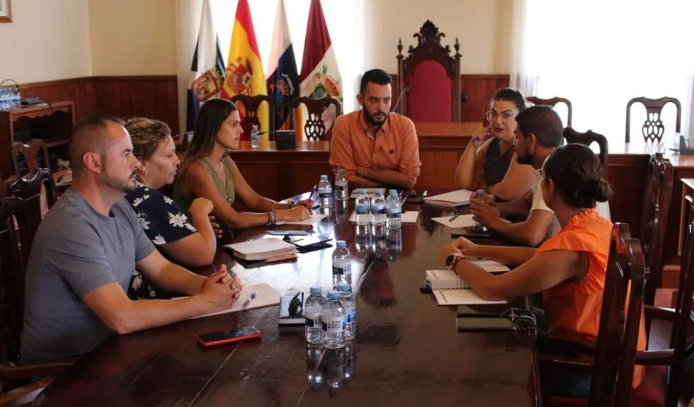 Javier Sierra preside una comisión municipal | Foto: Ayuntamiento de Icod de los Vinos