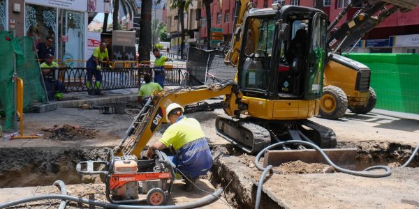 Obras de renovación de la red saneamiento en Juan Manuel Durán con Olof Palme | Foto: Ayuntamiento de LPGC