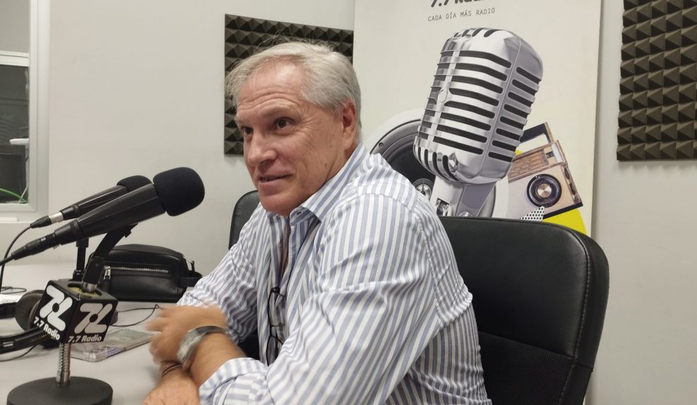 Rafael Pombriego en los estudios de El Espejo Canario