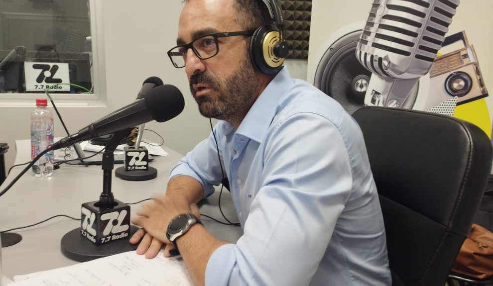 Javier Valentín en los estudios de El Espejo Canario