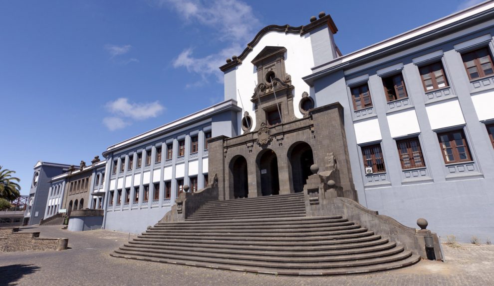 Universidad de La Laguna | De Emeterio Suárez - Wikipedia