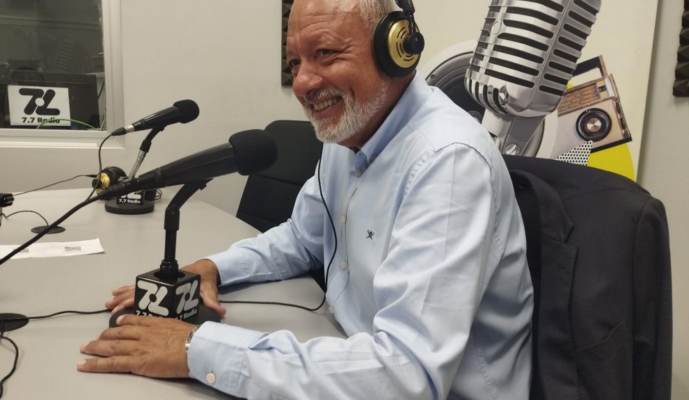 Javier Puga en los estudios de El Espejo Canario