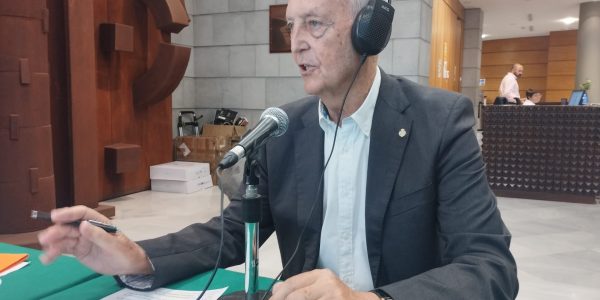 José Manuel Ledesma en el set de El Espejo Canario en el Parlamento de Canarias