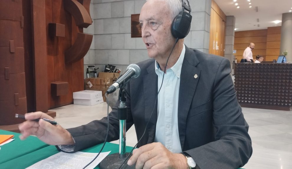 José Manuel Ledesma en el set de El Espejo Canario en el Parlamento de Canarias